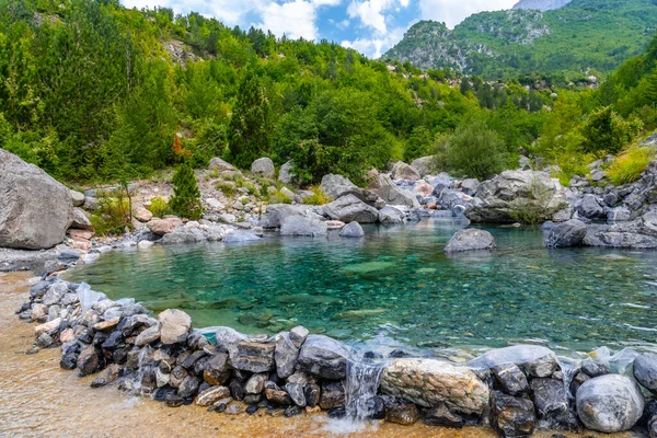 Serbatoio Acqua Turchese Nella Valle Del Parco Nazionale Theth Albania — Foto Stock