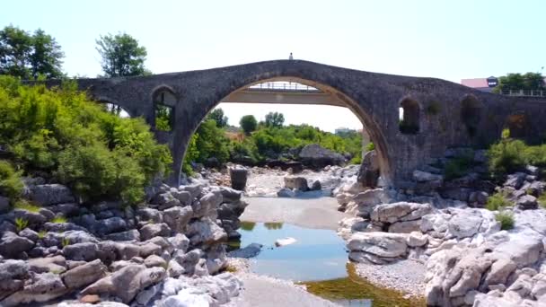 Droneutsikt Inne Den Gamle Mes Ottoman Broen Nærheten Myren Albania – stockvideo