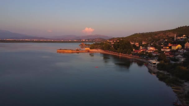 Shkoder Yakınlarındaki Shiroka Gölü Nün Hava Aracı Görüntüsü Arnavutluk Kanocu — Stok video
