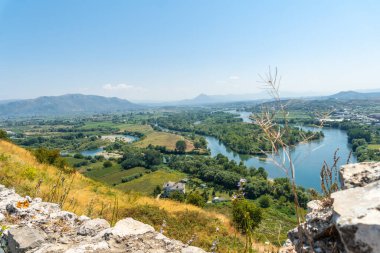 Shkoder şehrindeki Rozafa Kalesi 'nin duvarından. Arnavutluk