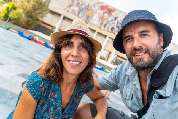 Couple Tourists Visiting National Historical Museum Skanderbeg Square Tirana Albania — Stock Photo, Image