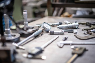 Sayısal kontrol sektörünün metal sanayi fabrikasının makineleri, sektörün ölçüm araçları