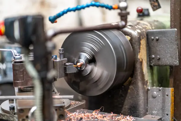 Sayısal Kontrol Sektöründeki Metal Fabrikası Cnc Torna Şleme — Stok fotoğraf