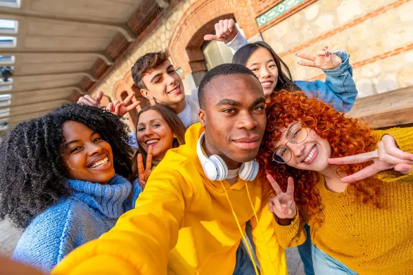 Punto Vista Personale Giovane Africano Amici Cool Che Fanno Selfie — Foto Stock