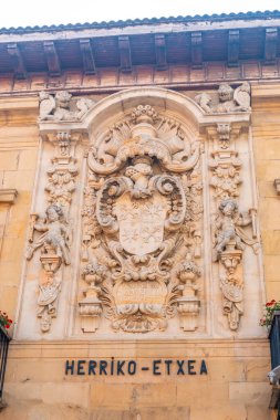 Gipuzkoa 'nın kırsal bir kasabası olan Urnieta belediyesinin arması. Bask Ülkesi