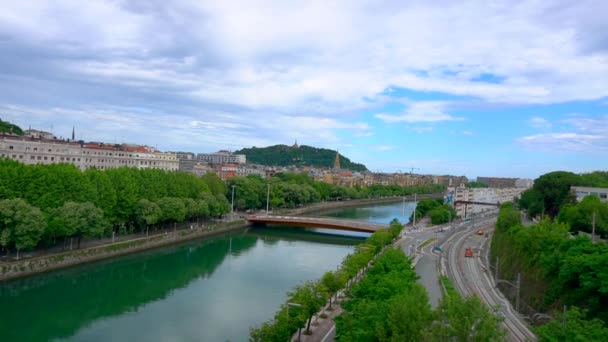 セバスチャンの都市ウルメア川の空中眺めのタイムラプス バスクの国 高品質のフルHd映像 — ストック動画