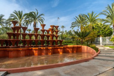 Elche şehrindeki Palm Grove Parkı 'ndaki Glorieta Çeşmesi. İspanya