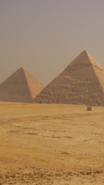 Giza 'nın güzel piramitlerinin dönen düzlemi. Kahire, Mısır