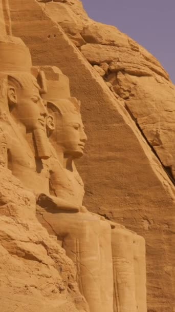 Viajando Vídeo Dos Faraós Templo Abu Simbel Esculpida Montanha Sul — Vídeo de Stock