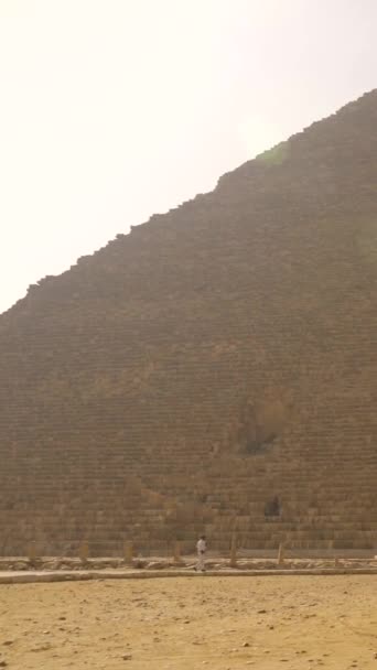 ギザのピラミッドのパンニング面 エジプトのカイロ — ストック動画