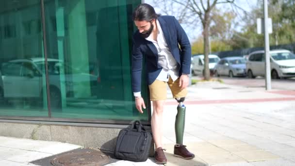 Businessman Prosthetic Leg Leaving Laptop Bag Floor Outdoors — Stock Video