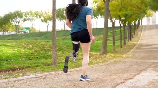 Vue Arrière Rapprochée Homme Handicapé Avec Une Jambe Prothétique Courant — Video