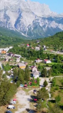 Arnavutluk 'un Theth ulusal parkının hava aracı görüntüsü. Arnavut Alpleri