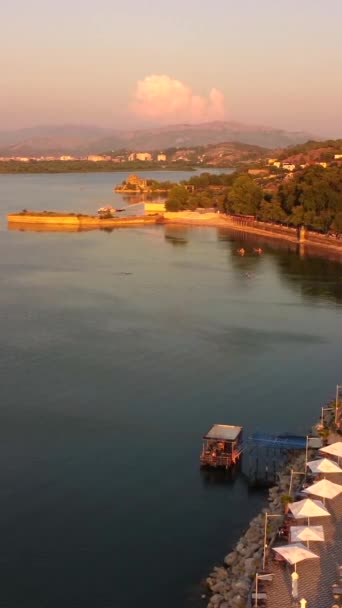 Vista Aérea Drone Lago Shiroka Pôr Sol Perto Shkoder Albânia — Vídeo de Stock