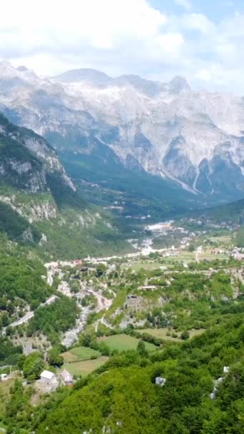 パニングはアルバニアのテテト国立公園の谷を撃った アルバニアのアルプス — ストック動画