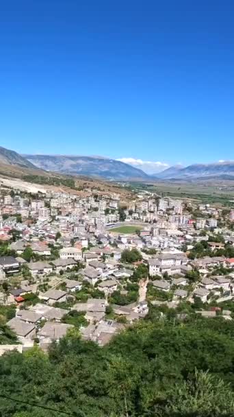 Kentle Osmanlı Kalesi Cirokaster Veya Cirokastra Açılan Bir Pencere Arasında — Stok video