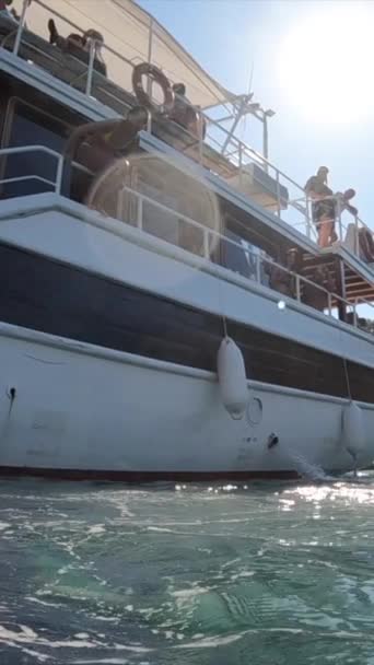 Homem Pulando Água Avião Aquático Barco Praia Kroreza Krorez Riviera — Vídeo de Stock