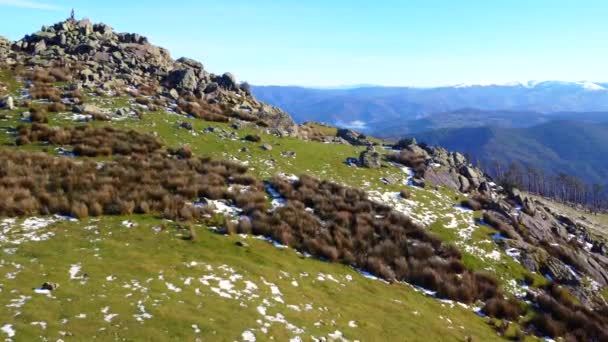 Człowiek Szczycie Góry Adarra Gmina Urnieta Gipuzkoa Kraj Basków — Wideo stockowe