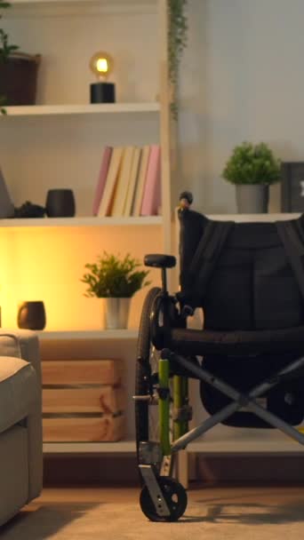 Triste Homme Handicapé Seul Maison Regardant Dans Désespoir Assis Sur — Video