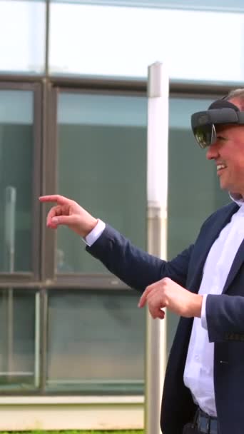 Businessman Gesturing Wearing Augmented Reality Innovative Goggles Outdoors Financial Complex — Stock Video
