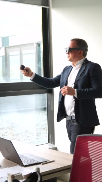 Businessman Having Fun Testing New Mixed Reality Goggles Office — Stock Video