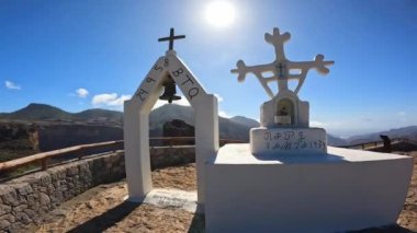 Gran Canaria, Kanarya Adaları 'ndaki Roque Nublo yakınlarındaki Roque Palmes bakış açısında güzel bir çan.