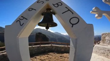 Gran Canaria, Kanarya Adaları 'ndaki Roque Nublo yakınlarındaki Roque Palmes bakış açısında güzel bir çan.