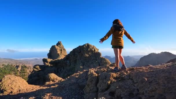 Жінка Туристка Вершині Піко Лас Нівес Гран Канарії Канарські Острови Стокове Відео 