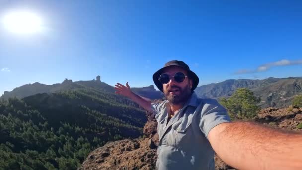 Selfie Turysty Punktu Widokowego Roque Nublo Gran Canarii Wyspy Kanaryjskie — Wideo stockowe