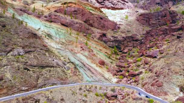Flygfoto Över Azulejos Veneguera Eller Rainbow Rocks Natural Monument Mogan — Stockvideo