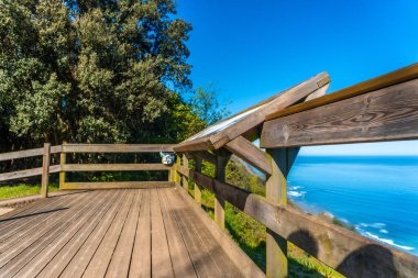 Zumaia Flysch 'deki bilgi paneli, Gipuzkoa. Bask Ülkesi
