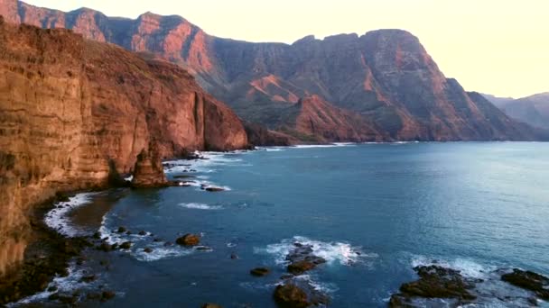 Klippen Und Küste Von Agaete Bei Sommersonnenuntergang Auf Gran Canaria — Stockvideo