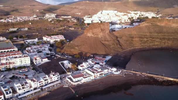 Luftaufnahme Der Stadt Agaete Und Ihres Puerto Las Nieves Bei — Stockvideo