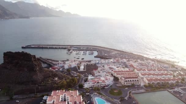 Vista Aérea Ciudad Agaete Puerto Las Nieves Atardecer — Vídeo de stock