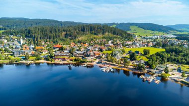 Almanya, Kara Orman 'daki Titisee Gölü' nün insansız hava aracı görüntüsü