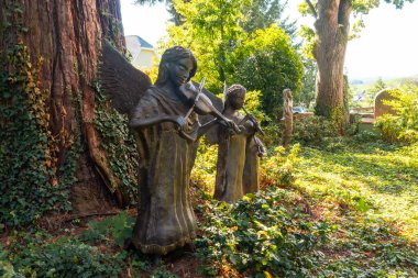 Ortaçağ köyü Sasbachwalden, Kara Orman, Almanya 'daki Kutsal Üçlü Kilisesi' nin yanındaki heykeller.