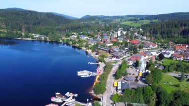 Almanya, Kara Orman 'daki Titisee Gölü' nün insansız hava aracı görüntüsü