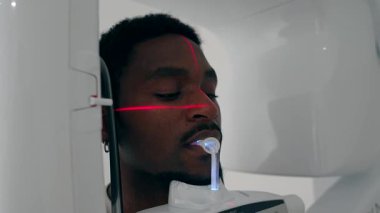 Gelişmiş diş teknolojisi kesin tanı ve tedavi planlaması için detaylı 3D tarama sağlar