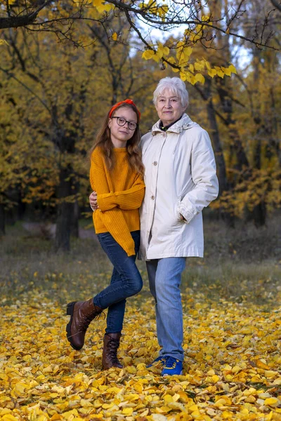 Grandmother Granddaughter Autumn Forest Autumn Photo Session — Stock Photo, Image