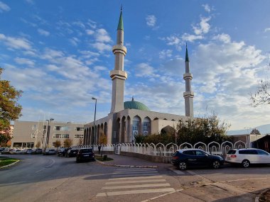 Saraybosna, Bosna-Hersek, 2 Kasım 2022, Kral Fahd Camii 'nin dışı