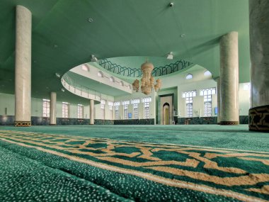 Saraybosna, Bosna-Hersek, 2 Kasım 2022, Saraybosna 'daki Kral Fahd Camii İçişleri