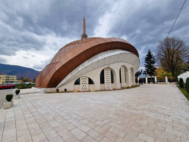 Ilidza, Bosna-Hersek - Kasım 04 2022. Saraybosna 'daki güzel Merkez Camii Ilidza' nın dışı.