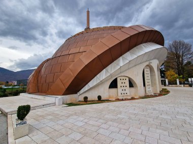 Ilidza, Bosna-Hersek - Kasım 04 2022. Saraybosna 'daki güzel Merkez Camii Ilidza' nın dışı.