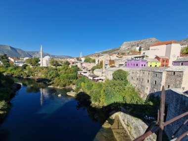 Mostar - Bosna-Hersek 'te meşhur bir köprüye sahip ikonik eski bir kasaba. Popüler turizm merkezi