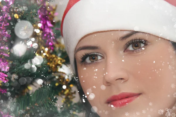 身穿圣塔条款服装的美丽的欧洲女人享受新年和圣诞节假期 — 图库照片