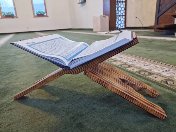 Sarajevo Bosnia Erzegovina Novembre 2022 Corano Nella Moschea Aperto Preghiere — Foto Stock