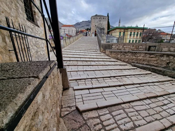 モスタル ボスニア ヘルツェゴビナの有名な橋のある象徴的な旧市街 人気の観光地 ロイヤリティフリーのストック写真