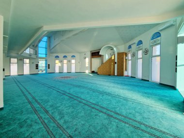 Vogosca, Saraybosna, Bosna-Hersek 'te çağdaş ve yeni bir cami inşa etti.