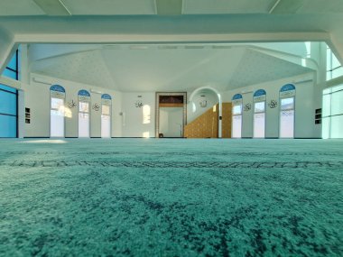 Vogosca, Saraybosna, Bosna-Hersek 'te çağdaş ve yeni bir cami inşa etti.