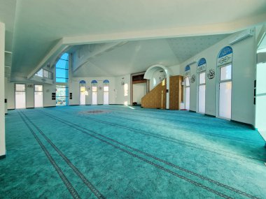 Vogosca, Saraybosna, Bosna-Hersek 'te çağdaş ve yeni bir cami inşa etti.